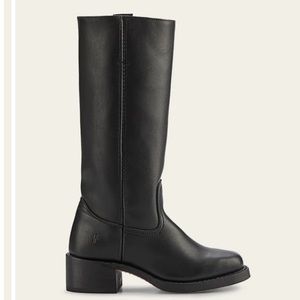 Frye Women’s Campus 14L in Black Oiled Leather Size 8.5